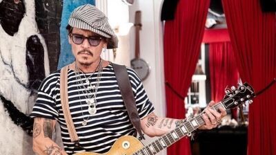 【動画アリ】ハリウッドスターJohnny Depp（ジョニー・デップ）、名誉毀損裁判の最終弁論終了2日後にイギリスのミュージシャンJeff Beck（ジェフ・ベック）のコンサートにサプライズ出演！