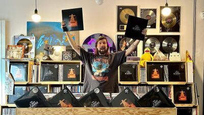 フランスのエレクトロニック・デュオJustice (ジャスティス) が2024年リリース予定のニューアルバムについて、Ed Banger Records主宰のペドロ・ウィンターが大絶賛