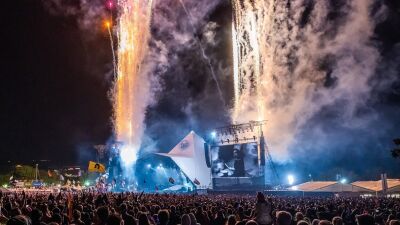 イギリスで開催される世界最大級の音楽フェス『Glastonbury Festival』の全ランナップ発表！ダンスシーンからはファットボーイ・スリム、ケミカル・ブラザーズ、フレッド・アゲインらが出演