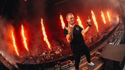 Armin van Buuren (アーミン・ヴァン・ビューレン) 、トランス初心者から通まで聴ける第21弾ミックス・シリーズ『A State of Trance 2024』をリリース