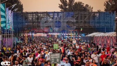 【動画アリ】先週末メキシコで開催の「EDC Mexico 2024」長時間待たされた参加者らが入場ゲートを突き破り会場へ突入