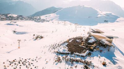 フランスの壮大な雪山で開催される『Tomorrowland Winter 2023』が第1弾ラインナップを発表！Afrojack、Martin Garrixらが出演