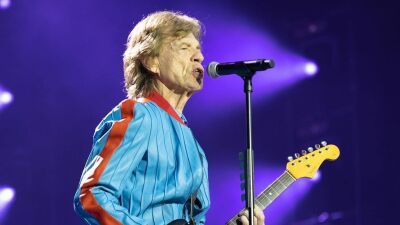 The Rolling Stones (ザ・ローリング・ストーンズ) のMick Jagger (ミック・ジャガー/80歳) はジムでダンスミュージックを聴きつつトレーニング!? プレイリスト公開