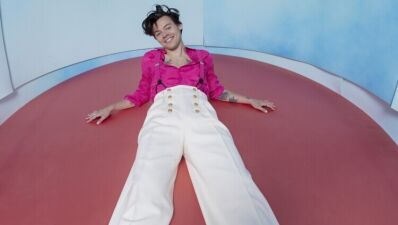 来週アルバム発売！ハリー・スタイルズ、新曲「Adore You」配信開始！ファンタジー映画風MVで演技力を発揮