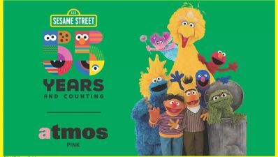 アメリカの子供向け番組「セサミストリート」の55周年を記念し、ファッション・ブランド「atmos pink」とのコラボレーション・アパレルを発表！