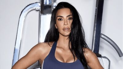 Ye (イェ/カニエ・ウェスト) の元妻Kim Kardashian (キム・カーダシアン) が手掛ける下着ブランドの製品に90kgのコカインを隠して密輸しようとしたトラック運転手が逮捕