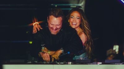 David Guetta (デイヴィッド・ゲッタ) 、「Coachella 2026」のセットのハイライトをSNSに投稿、J.Loのサプライズ出演や実娘がフロアで熱狂する様子も