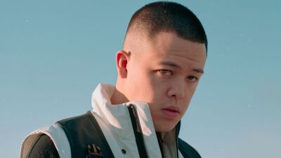 MIYACHI、最新シングル「MAINICHI」リリース サラリーマンを演じるMVも同時公開！