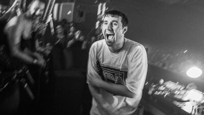 Fred again.. (フレッド・アゲイン) 、ダフトパンクのThomas Bangalter (トーマ・バンガルテル) との歴史的B2BフルセットをYouTubeにて公開