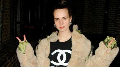 2015年の超大ヒット曲 "Lean On" のシンガーMØ (ムー) 、故Avicii (アヴィーチー) の名曲 "Wake Me Up" のカバーをリリース