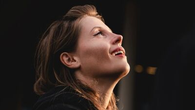 Charlotte de Witte (シャーロット・デ・ウィッテ) 、ボーカルにMarion Di Napolを迎えた3曲入りのテクノEP『Sanctum』をリリース