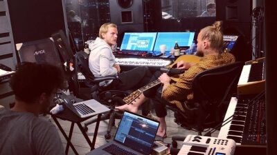 Avicii (アヴィーチー) のクリエイティブプロセスを描くドキュメンタリーシリーズ3部作『Stories on Stories』YouTubeにて公開