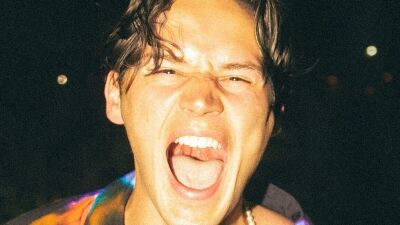 「I gotta go pee, Mau P」Mau P (マウ・ピー) 、アメリカ・ラスベガスでのDJセット中「おしっこしたい」と言ってステージから去る