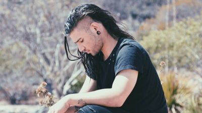Skrillex（スクリレックス）がMura Masa、PinkPantheress、Willowとの超豪華コラボの新曲プレビュー動画を「（自分自身を）修復中」というメッセージと共にポスト