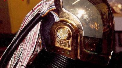 Daft Punk（ダフト・パンク）のヘルメットの初期コンセプトがInstagramにて公開、実際に使用されたバージョンよりロボロボしい姿が!!