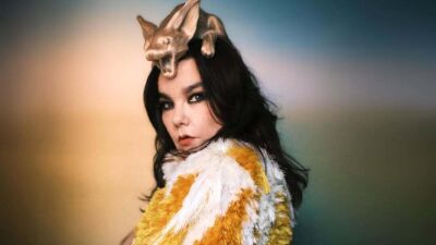 Björk (ビョーク) がアイスランド国立美術館でエキシビジョン「Echolalia」開催、新曲の初披露も…長年のビジュアル・コラボレーターJames Merryの個展も同時開催