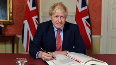 英ジョンソン首相、新型コロナウイルスのワクチン普及前に、健康を証明する「ウイルスパスポート」の発行によって社会的距離の必要のないライブイベント開催の可能性を示唆