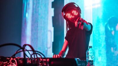 【REZZ（レッズ）】のメガネの Snapchat フィルターが登場！