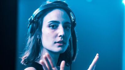 テクノ界の女王 Amelie Lens（アメリー・レンズ）が熱狂的なファンとの写真を投稿