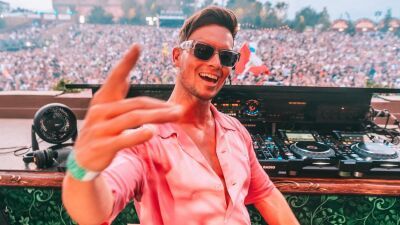 Charli XCX や David Guetta とのコラボでもお馴染みの Joel Corry（ジョエル・コリー）、Becky Hill とタッグを組み "History" をリリース！