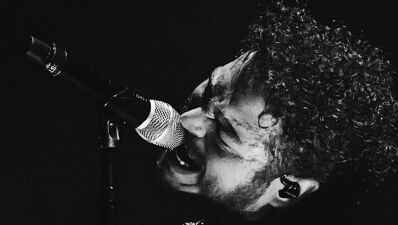 Post Malone（ポスト・マローン）、故 Mac Miller（マック・ミラー）の地元で追悼