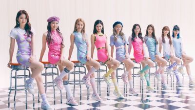 ガールズ・グループNiziU（ニジュー）、美足を披露した2ndシングルのジャケット写真を公開、リードトラック『Poppin' Shakin'』先行配信開始！