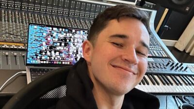 飛ぶ鳥も落とす勢いで活躍中のDJ/プロデューサーJohn Summit (ジョン・サミット) 、デビューアルバムを制作中