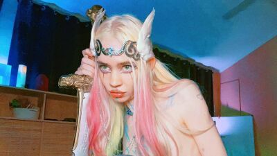 Elon Musk (イーロン・マスク) ＆ Grimes (グライムス) に3番目の子どもが！ 気になる名前はTechno Mechanicus (テクノ・メカニカス)