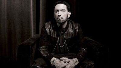 Eminem (エミネム) 、最新アルバム『The Death of Slim Shady』のデラックス版をリリース、24年前の自身を再現したVMAパフォーマンス映像も公開