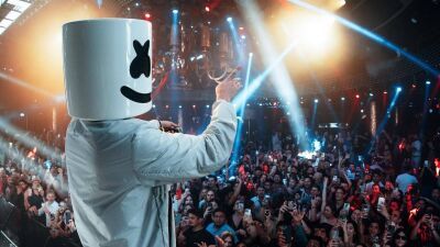 グラミー賞にノミネートされた経歴を持つ超大人気DJ/プロデュサーMarshmello (マシュメロ) の、2023年12月の来日公演グッズが激カワ！