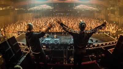 Dimitri Vangelis ＆ Wyman (ディミトリ・ヴァンゲリス＆ワイマン) 、Avicii (アヴィーチー) の新曲をプログレ黄金時代に敬意を込めてリミックス