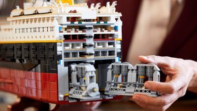 伝説の豪華客船「タイタニック」を1/200スケールで復活！全長1.3mを超えるレゴ史上最大級＆100年以上前の設計図を用いて細部まで再現した『レゴ(R)タイタニック号』11月8日（月）販売開始！