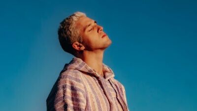 「世界中に届くように」との想いを込めて……Lauv（ラウヴ）がデビュー・アルバムからなんと日本語を含む11言語の字幕付きビデオ10曲分を公開！