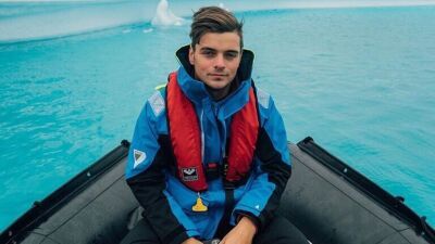 あわや大惨事!! Martin Garrix のお気に入りジャケットが燃えてしまう…