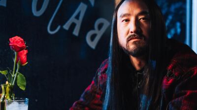 Steve Aoki (スティーヴ・アオキ) 、10枚目のアルバムに Akon (エイコン) 、Paris Hilton (パリス・ヒルトン) 、Galantis (ギャランティス) らが参加