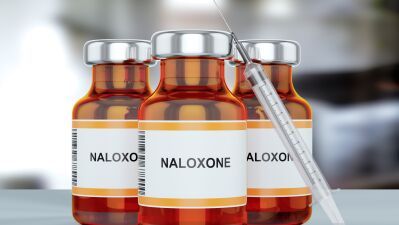 アメリカで社会問題となっている麻薬性鎮痛剤「オピオイド」の過剰接種抑制剤「ナロキソン」が米国で一般用医薬品として販売承認、オピオイド治療薬として初の市販薬に