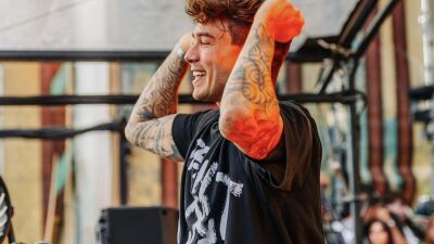ハードスタイル界のレジェンドHeadhunterz (ヘッドハンターズ) 、ツアー活動引退前の最後の公演を2023年12月23日 (土) にオランダで開催