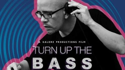UKの聴覚障害者DJ集団「Deaf Rave」とその創設者DJ Troi Leeを題材としたNetflixドキュメンタリー短編映画「Turn Up The Bass」が公開