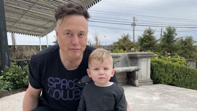 テスラの公式Instagram、CEOを務めるElon Musk（イーロン・マスク）作の2020年のハウストラック "Don't Doubt ur Vibe" を使用したテスラ車の宣伝動画を公開