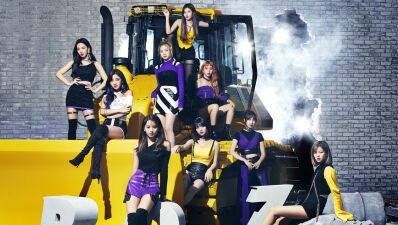 TWICE JAPAN 1st ALBUM 本日堂々リリース！ 日本デビュー1年間の軌跡ドキュメンタリー映像公開