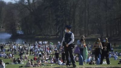 Daft Punk、Calvin Harris、David Guetta がラインナップされたエイプリルフールの "偽の音楽フェス" に数千人が参加、警官が催涙ガスと放水砲で突入し4人逮捕…ベルギー