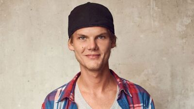 Avicii (アヴィーチー) による、カントリーバンドZac Brown Band (ザック・ブラウン・バンド) の「Beautiful Drug」の未発表リミックスがリリース