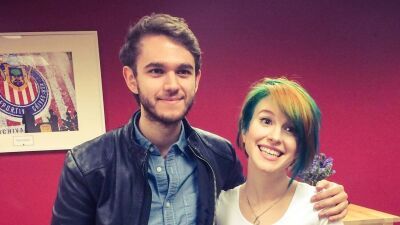 【動画アリ】Zedd (ゼッド) がHayley Williams (ヘイリー・ウィリアムス) の公演にサプライズ出演、名曲 "Stay the Night" を披露
