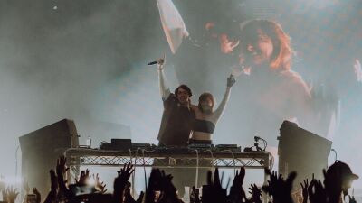 「Coachella 2026」Ninajirachi (ニーナジラーチ) のステージにPorter Robinson (ポーター・ロビンソン) がサプライス出演、コラボトラック初披露
