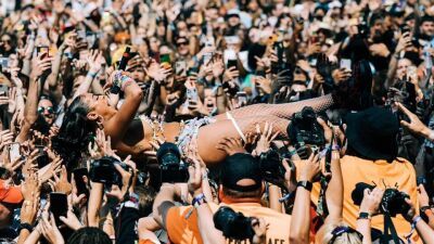 1日10万人が参加予定の「Lollapalooza（ロラパルーザ）2021」3日目の土曜日からは急遽、屋内会場ではマスク着用必須に……アメリカ/シカゴ