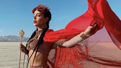 クオリティ高過ぎ…!! 砂漠の中の奇祭フェス「BURNING MAN 2022 (バーニング・マン 2022) 」ファッションチェック!  一味違ったフェスファッションに目が釘付け