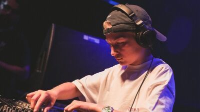 ベルギーのビッグフェス「Tomorrowland」運営のDJ教育コース「Tomorrowland Academy」在籍の10〜17歳までの若手DJ11名が同フェス内でパフォーマンスを披露