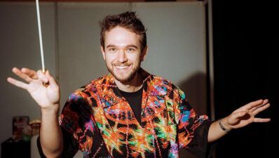 ZEDD (ゼッド) 、米・ビバリーヒルズの超豪邸を、脚本家/プロデューサー/監督のKenya Barris (ケニヤ・バリス) に日本円で約34億円で売却