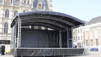 たった一人で設営可能!? 800kgまで耐えられる、折りたたみ式ライブステージ