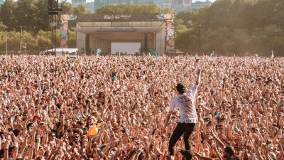 若年層の摂取率を上げるため!? 新型コロナのワクチン接種を受けた住民1,000人以上へダンスミュージックフェス『lollapalooza』のチケットを無料配布!!....アメリカ
